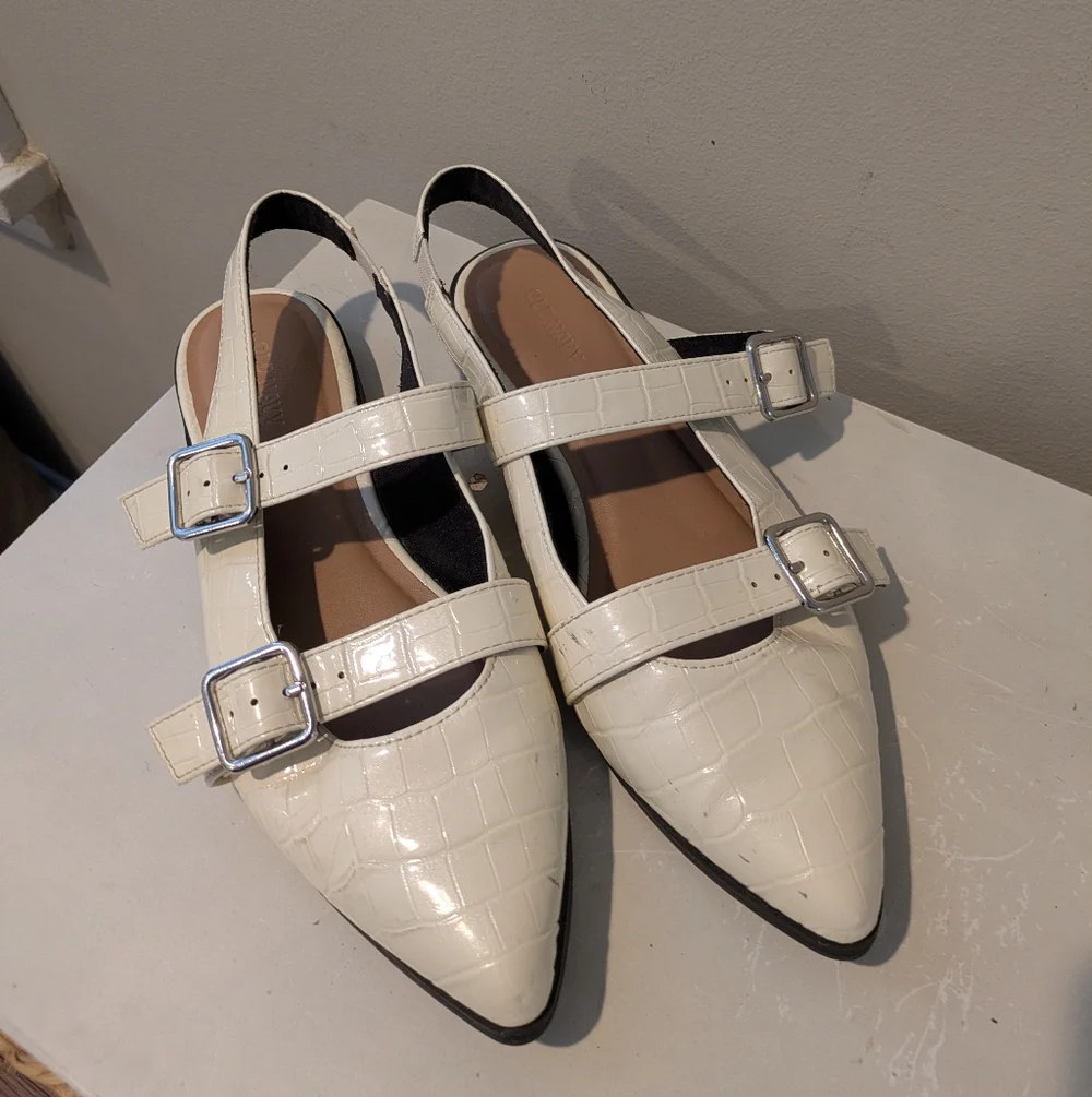 Old Navy White Crocodile Slingback Flats Size 8